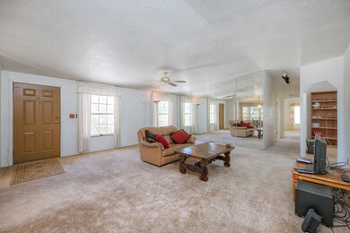 1705EJoyRanchRd006
