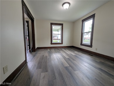 810 Pine St, Coshocton, OH 43812 - photo 5