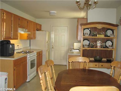 Cafeteria/Kitchen - with breakfast nook!