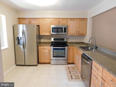 10821 Luxberry Dr, Rockville, MD 20852 - photo 3