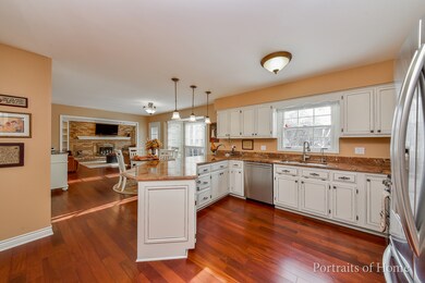 522 Cloverleaf Ct, Naperville, IL 60565 - photo 5