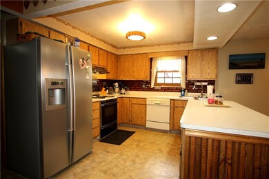 Spacious 11x11 Kitchen w/ Plenty of Wood Cabinets 