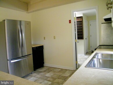 22052 Willis Dr, California, MD 20619 - photo 4