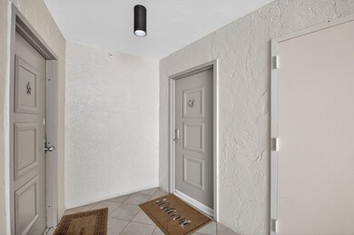 Atriums unit 5d1, Palm Beach, FL 33480 - photo 3