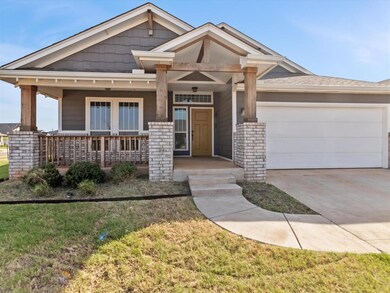 Craftsman house featuring a front lawn, covered po