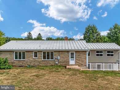 225 S Main St, Edinburg, VA 22824 - photo 3