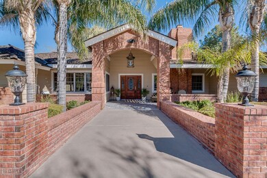 690 E Encinas
