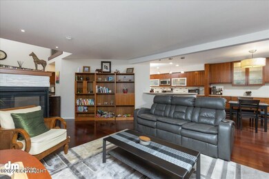 06-Living Room 20220308-DW-1004