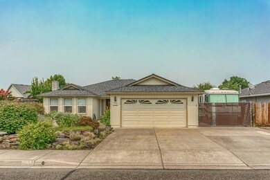 151 Woodridge Dr, Central Point, OR 97502 - photo 2