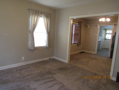 936 S Pickaway St, Circleville, OH 43113 - photo 2