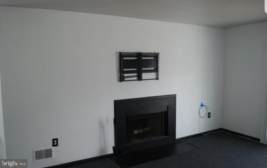 56 Mill Run W, Hightstown, NJ 08520 - photo 4