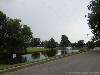 Lake nearby walking distance