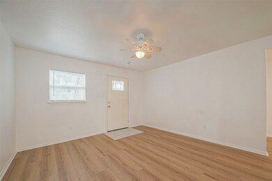 2051 Santa Rosa St unit A, Houston, TX 77023 - photo 4