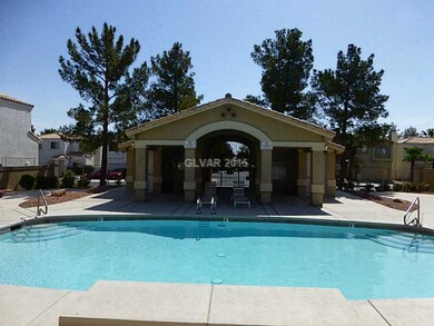 Swimming Pool/Hot Tub/Sauna. Community Pool