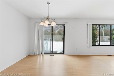 20207 Evergreen Meadows Rd, Southfield, MI 48076 - photo 6