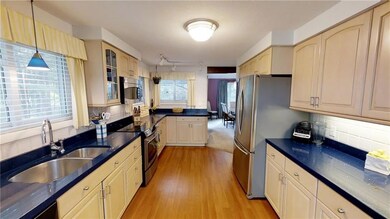 9 Rosemary Ln, Greenville, RI 02828 - photo 4