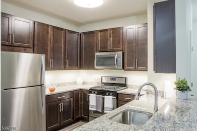 334 Aspen Ln, Phillipsburg, NJ 08865 - photo 7