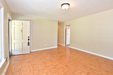 2917 Arlington Ct, Louisville, KY 40299 - photo 4