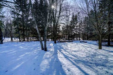 431 Bramble Ln, Brooklyn, WI 53521 - photo 4