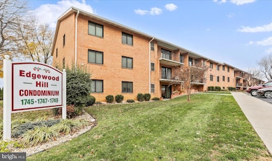 1745 Edgewood Hill Cir unit 3, Hagerstown, MD 21740 - photo 2