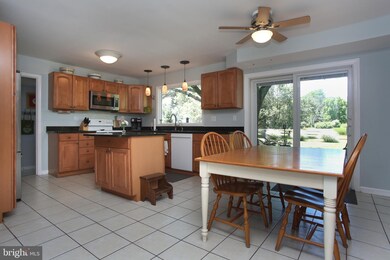 4212 Biddeford Cir, Doylestown, PA 18902 - photo 7