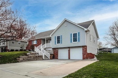 609 W Walnut St, Raymore, MO 64083 - photo 3