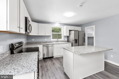 9113 Thornton Rolling Rd, Fredericksburg, VA 22408 - photo 5