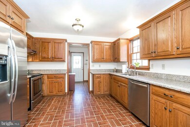 142 Vale Dr, Boyertown, PA 19512 - photo 5