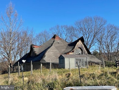 2822 Mauzy Rd, Berkeley Springs, WV 25411 - photo 4