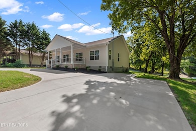 711 Byrd St, Clinton, TN 37716 - photo 4