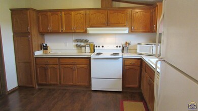 10445 SW 49th St, Topeka, KS 66610 - photo 5