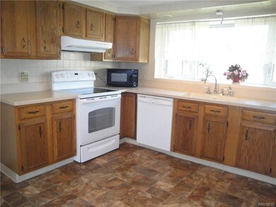 Neutral Dcor with Tile Backsplash