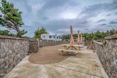 72 N Coast Hwy, Newport, OR 97365 - photo 2