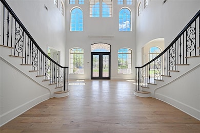Foyer with visible vents, plenty of natural light,