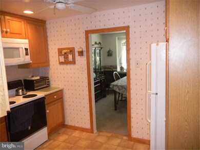 22 W Greenhill Rd, Broomall, PA 19008 - photo 6