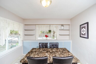 6-Dining Area