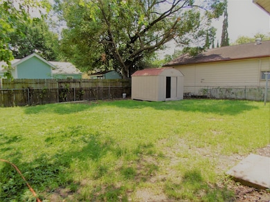 1806 Angeline St, Houston, TX 77009 - photo 4