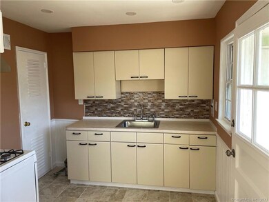 213 Larkin Ct, Stratford, CT 06615 - photo 7