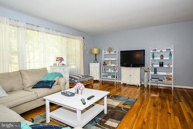 8305 Five Gates Rd, Annandale, VA 22003 - photo 3