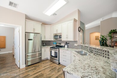 Gourmet Kitchen w/SS Appliances
