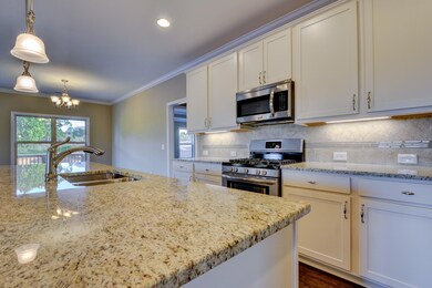 HH257 Kitchen and Counters