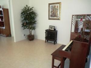 9231 Living room