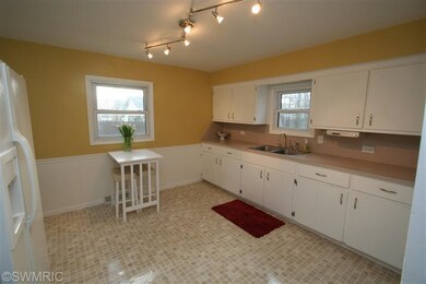 632 Pine St, Wayland, MI 49348 - photo 3