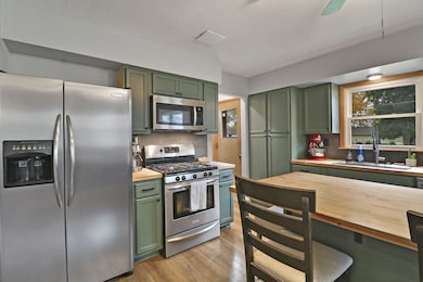 401 Roberts Dr, Mukwonago, WI 53149 - photo 5