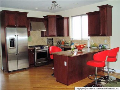 731 Oceanside Ave, Staten Island, NY 10305 - photo 2