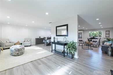 Bright & welcoming entry