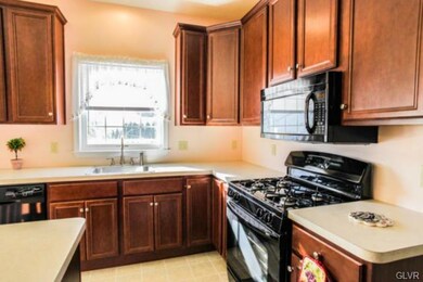 1211 Foxview Dr, Bethlehem, PA 18017 - photo 7