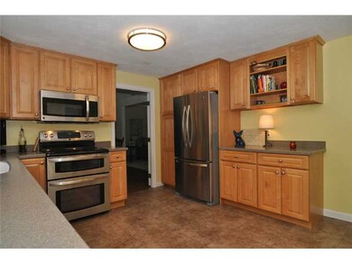 68 Tomahawk Cir, Saunderstown, RI 02874 - photo 4