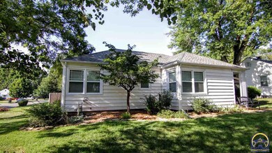 2316 SW 9th St, Topeka, KS 66606 - photo 2
