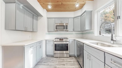 72-04 Manse St, Flushing, NY 11375 - photo 6